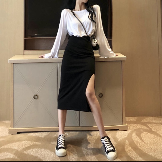 Chân váy xẻ tà
