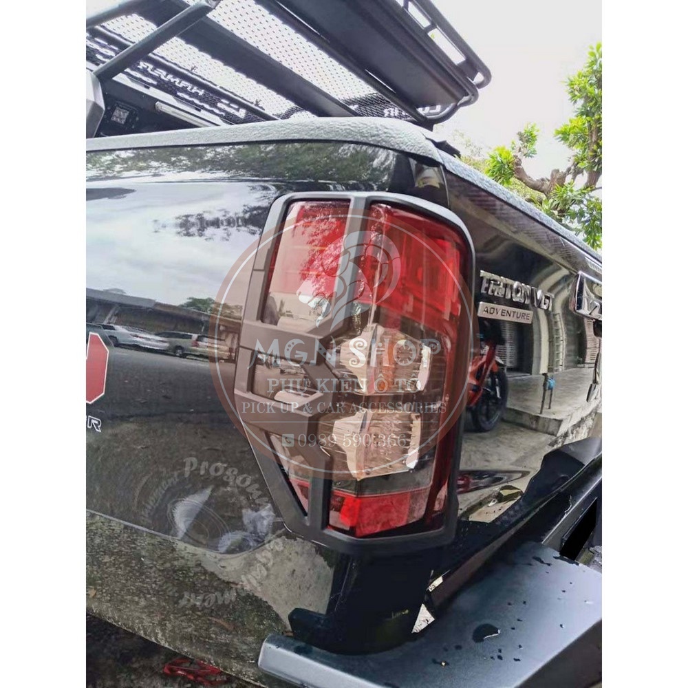 [Ốp đèn hậu] [Mitsubishi Triton 2019 - 2021] [màu đen / màu bạc]