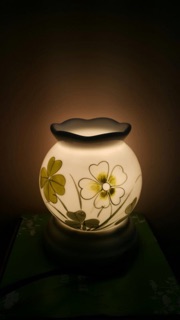 Combo đèn xông tinh dầu và tinh dầu 10ml tặng 2 bóng