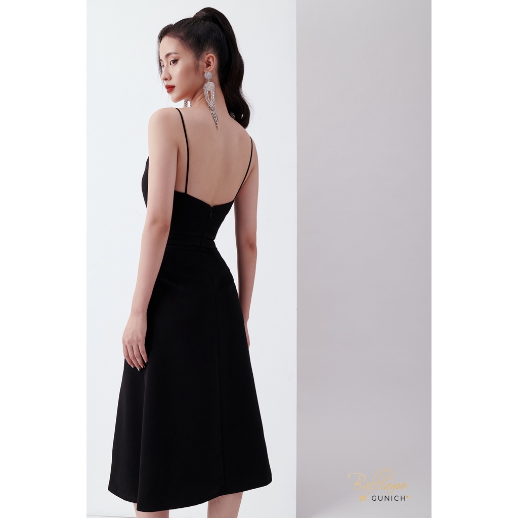 Đầm 2 dây cổ đổ xẻ cao màu đen vải tuyết Ý Gunich