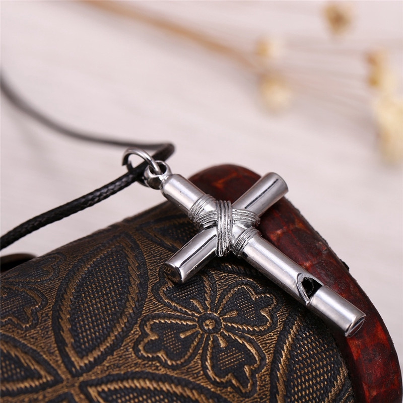 Dây chuyền mặt chữ thập kiêm còi thổi hóa trang hoạt hình