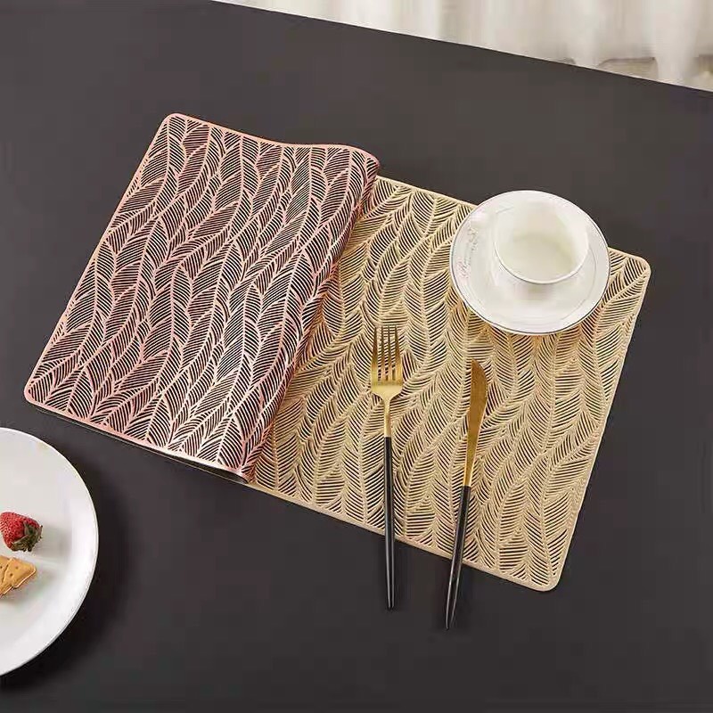 Tấm lót bàn ăn, lót lọ hoa, placemat, nhựa dẻo màu vàng, bạc và đỏ, xinh, rẻ, tiện lợi, hình chữ nhật 46x30cm