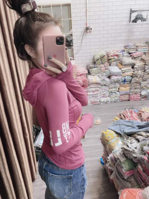Áo khoác thể thao nữ ôm body chữ viền tay mẫu mới. Có 2 túi ngoài dây kéo. Size S M L [VT] | BigBuy360 - bigbuy360.vn