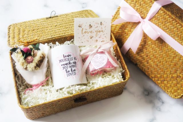 Hộp Quà Cói độc đáo tặng Mẹ, Bạn gái hoặc đồng nghiệp kèm thiệp từ The Gift Buffets | BigBuy360 - bigbuy360.vn