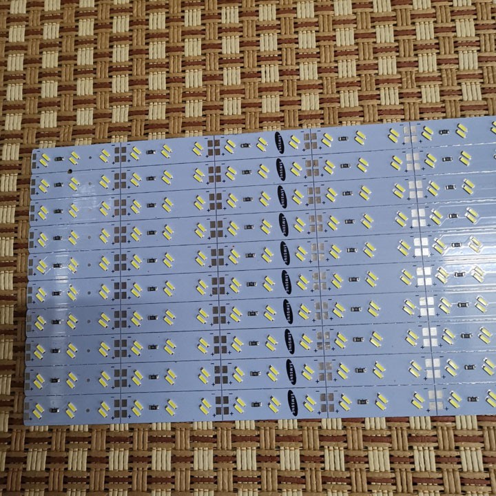 VỈ 10 THANH LED SAMSUNG 4014 DÀI 1 MÉT, ĐIỆN 12V. SÁNG TRẮNG/VÀNG