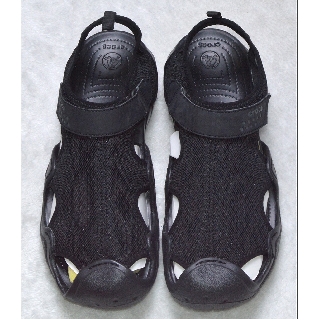 Dép crocs vai nam màu đen chữ đen