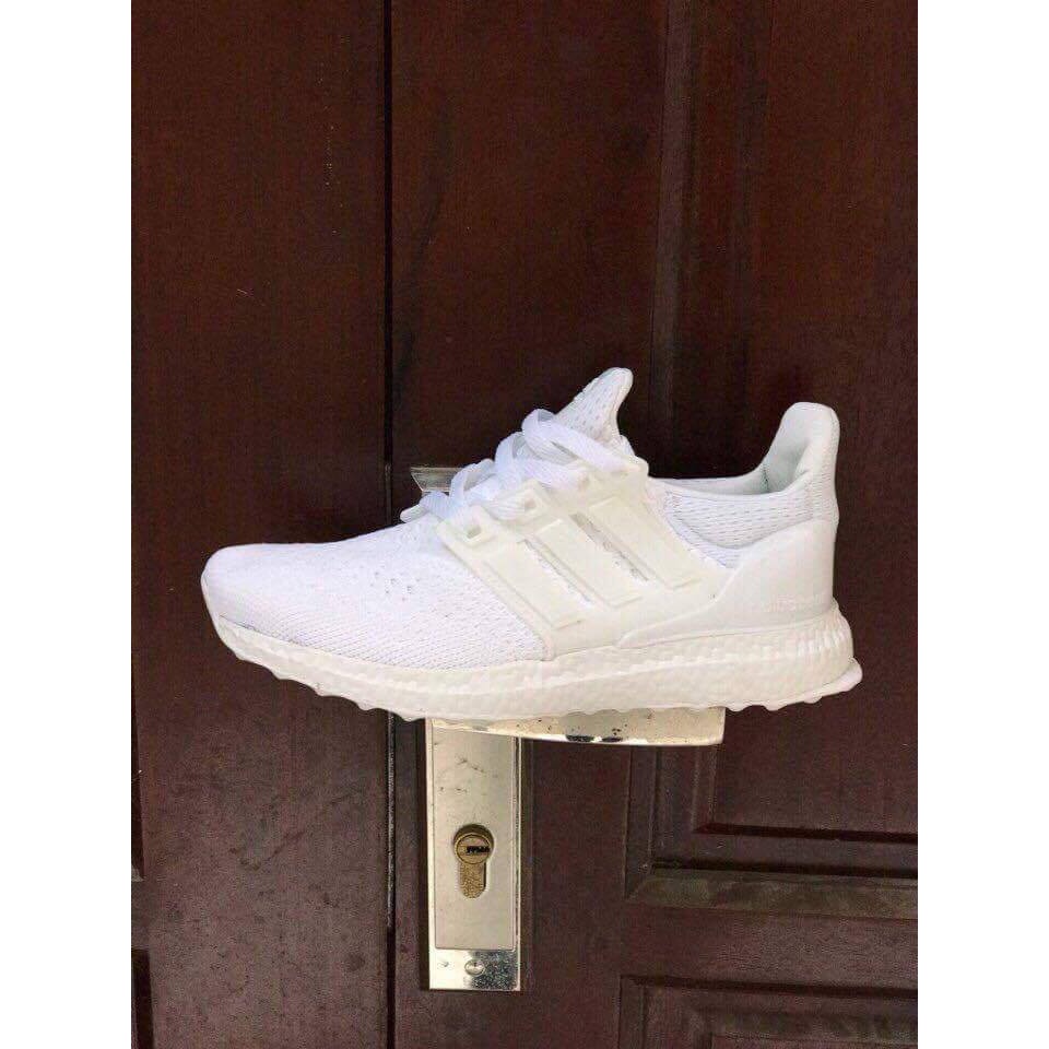 Giầy sneaker thể thao Ultraboost