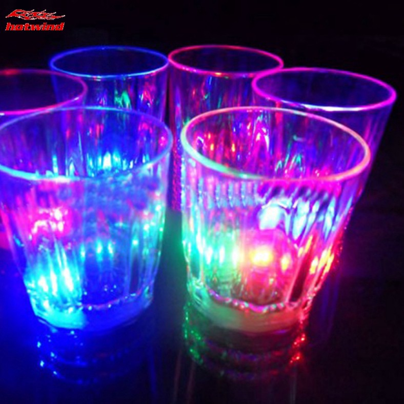 Ly Nhựa Uống Rượu Có Đèn Led Phát Sáng