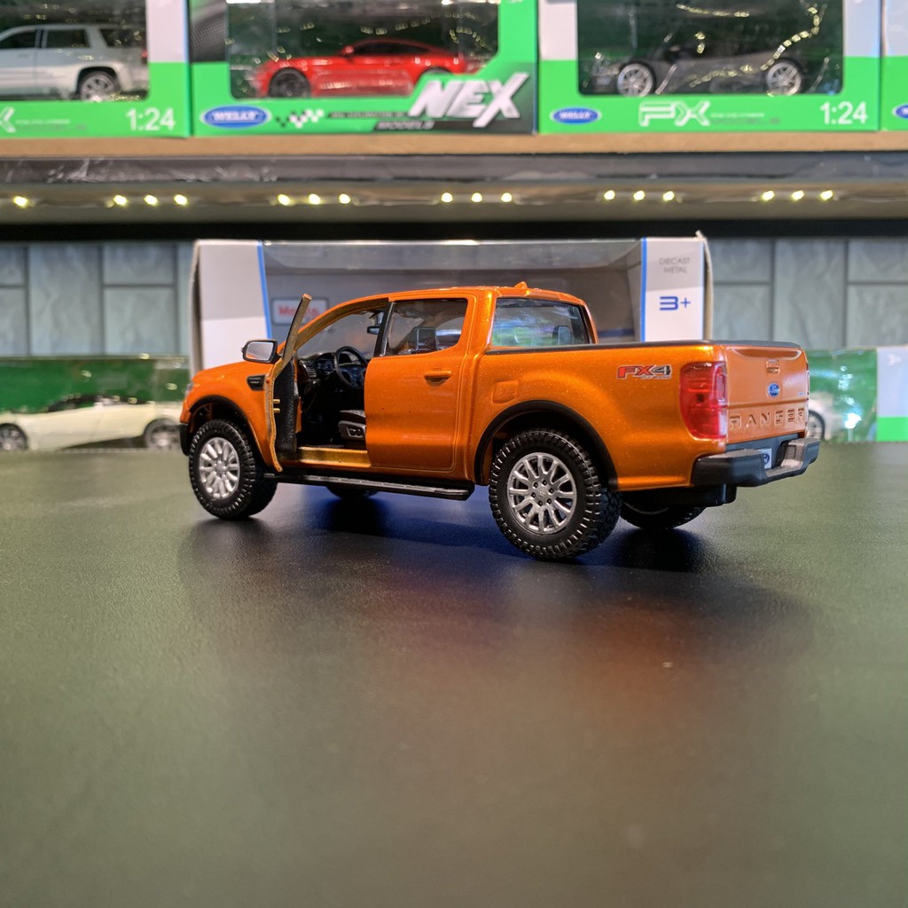 Mô hình xe bán tải Ford Ranger 2019 tỉ lệ 1:27 hãng Maisto (Cam+ Xanh)