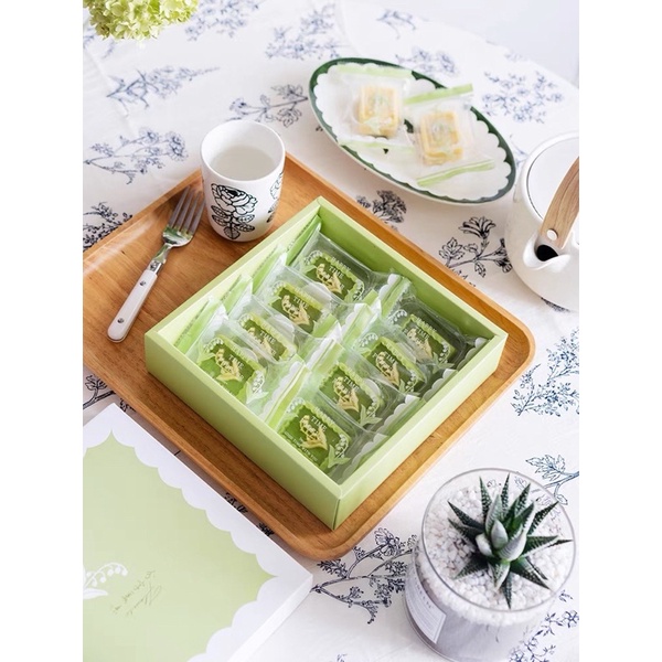 Hộp Giấy Vuông Tulip Xanh Pastel Nơ Lụa
