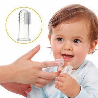 Rơ lưỡi xỏ ngón cho bé