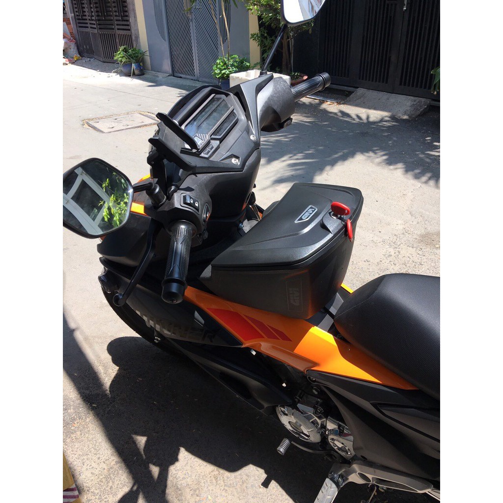Thùng giữa Winner X mẫu G10N kèm bát gắn chuẩn theo xe, hàng Givi chính hãng, bảo hành 2 năm