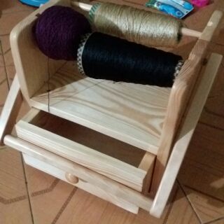 Kê gỗ quay len dùng trong đan móc len sợi