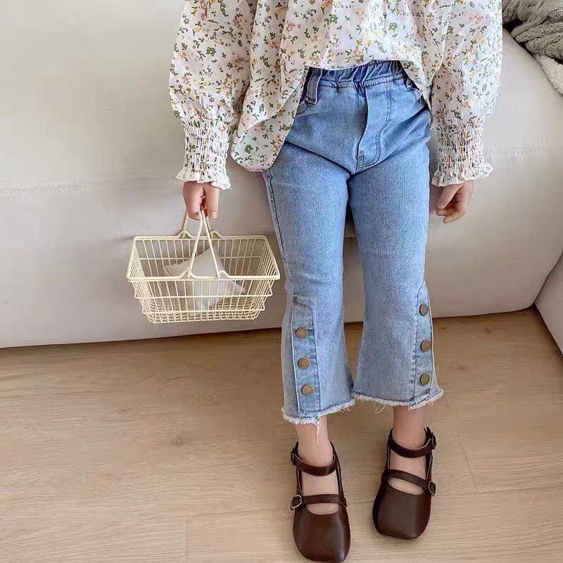 Quần bò cho bé gái đính cúc
