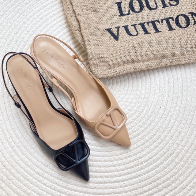 Giày slingback Colee khoá V