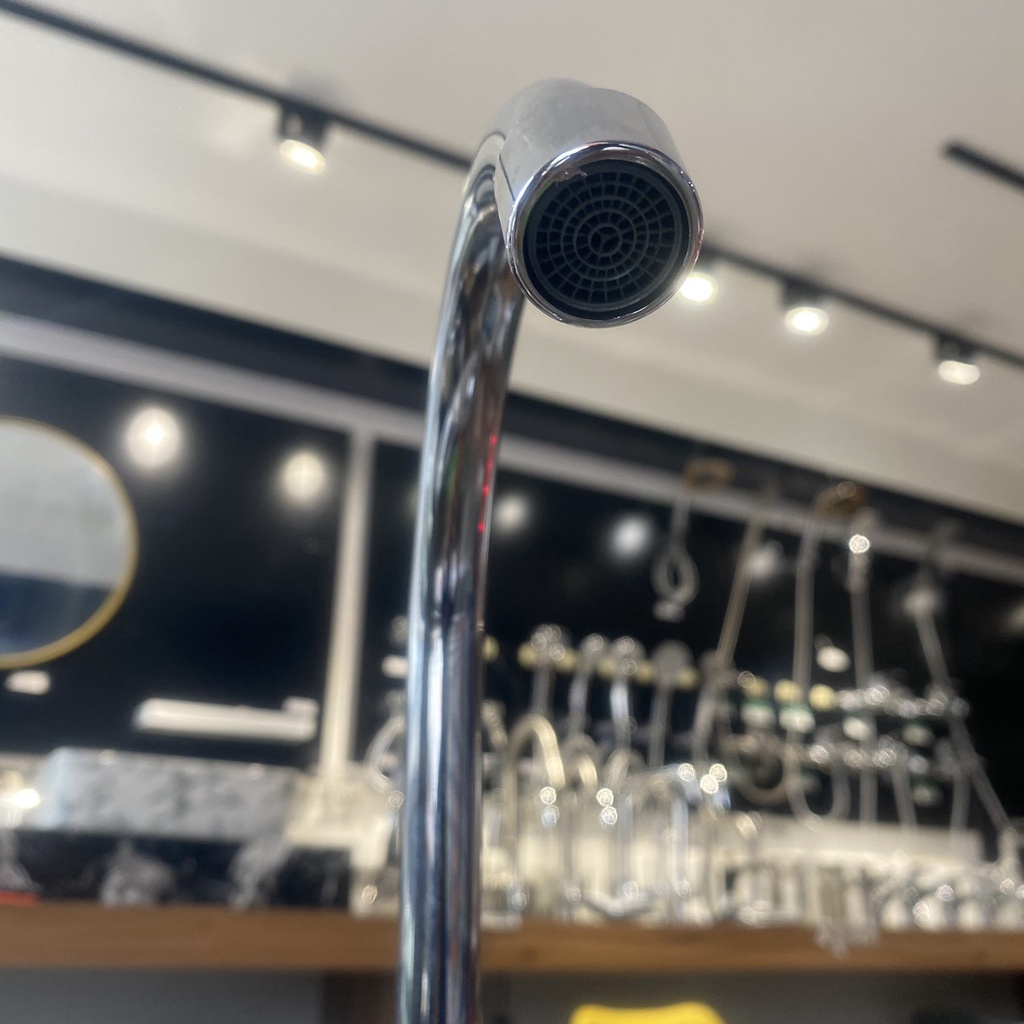 Vòi rửa chén lạnh xoay 360 độ thân đen