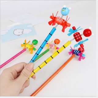 2 cây bút chì gỗ hoạt hình dễ thương