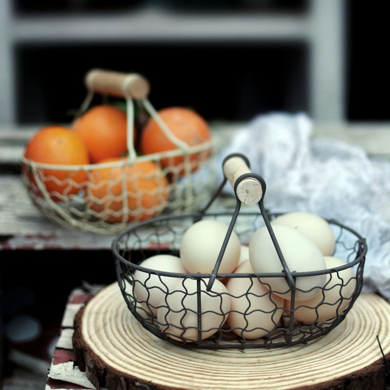 Giỏ đựng trái cây/ trứng/ rau củ bằng kim loại tay cầm gỗ phong cách cổ điển đa năng
