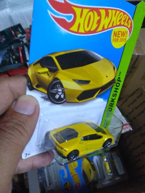 Xe Hotwheels Lamborghini Huracan Yellow color , hàng hiếm giá rẻ