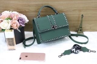 Túi valentino viền đinh mới