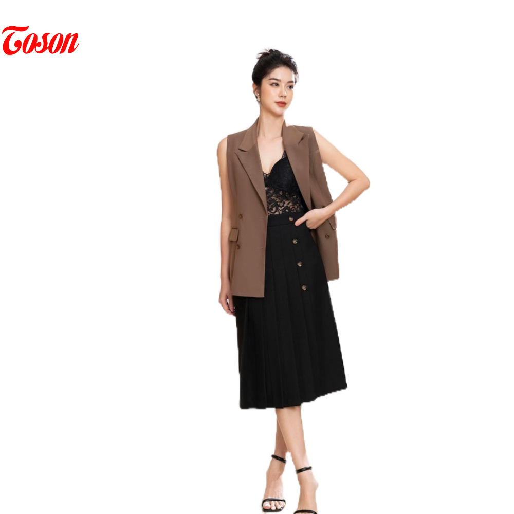 Chân váy đen tuytsi xếp ly, đính cúc lệch Toson 34997B52