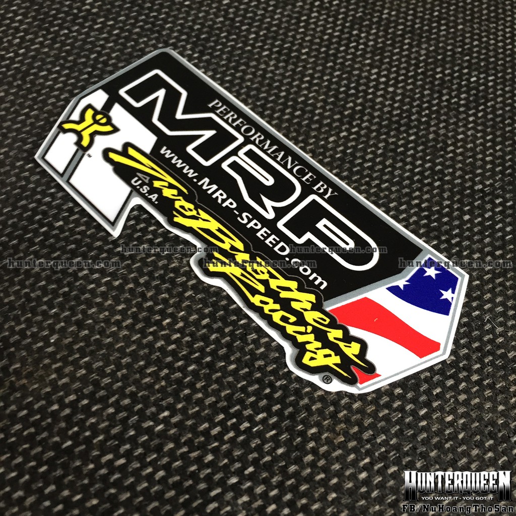 Logo TBs racing. Kích thước 10.4 x 5.8cm. Hình dán decal siêu dính. Chống nước, tem đua trang trí.