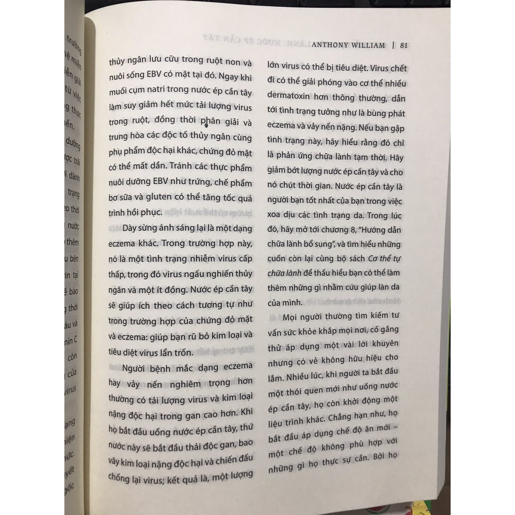 Sách - Cơ thể tự chữa lành tập 4 : Nước ép cần tây ( Huy Hoàng ) - Tặng kèm bookmark