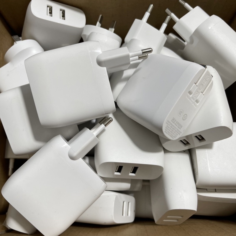 Củ Sạc Belkin Boost Charge 24W Chưa in Logo Belkin WCB002 Có Trầy Xước