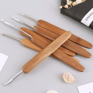 Móc len cán gỗ