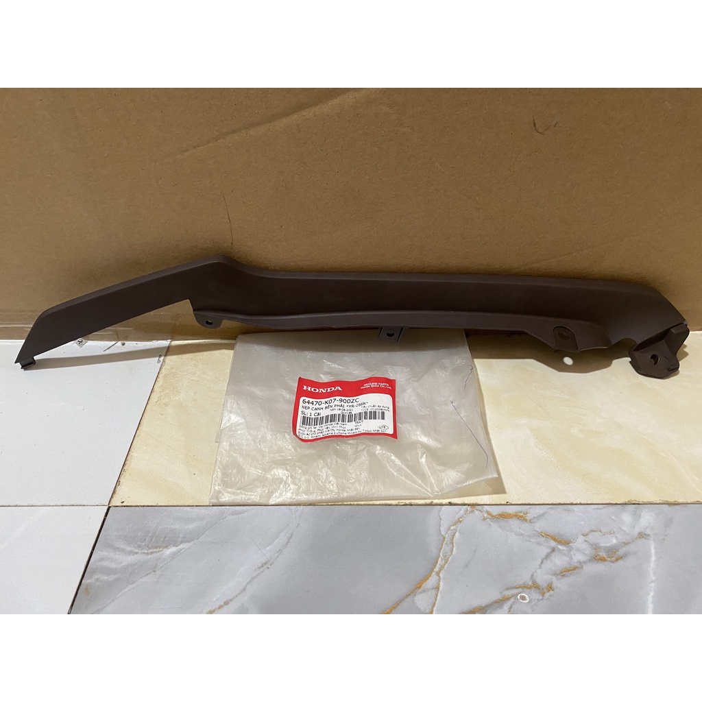 Nẹp cạnh cánh yếm bên phải HONDA WAVE RSX 110 năm 2012-2013 màu Nâu. *YR-286R* 64470K07900ZC