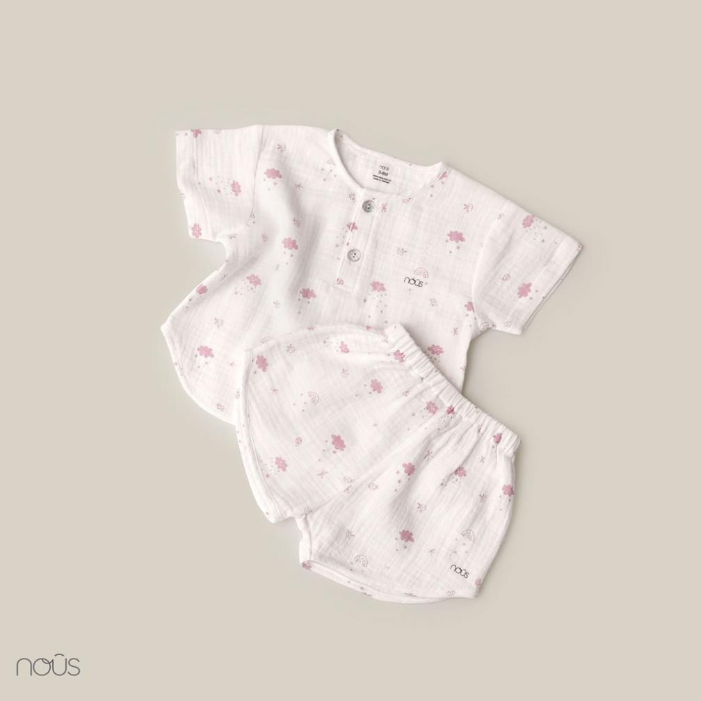 Bộ Quần Áo Cộc Cài Thẳng Cao Cấp Nous Màu Trắng Hình Ong Nhỏ - Cho Bé Gái-Chất Liệu Nu Muslin (Size Từ 3-9 M)