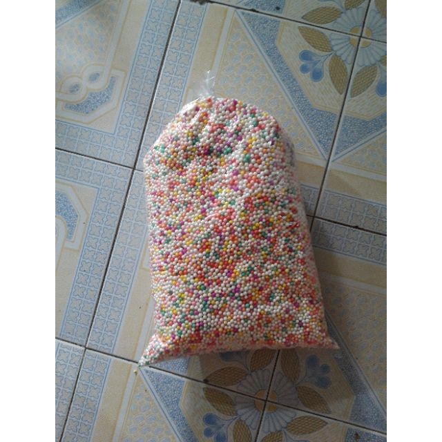 1kg hạt xốp mix màu bỏ hộp quà trang trí được cực nhiều ạ | BigBuy360 - bigbuy360.vn