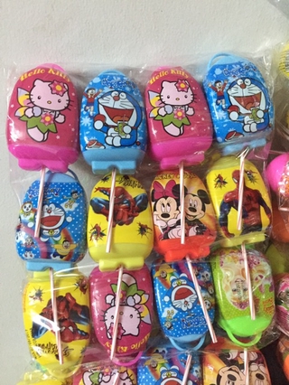 Kẹo que hình mickey túi 12 que