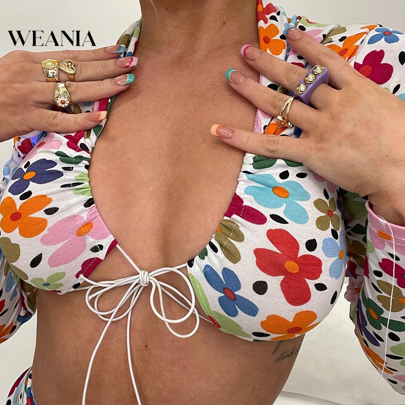 Bộ Đồ 2 Món Áo Thun Croptop In Hoa + Chân Váy Gợi Cảm