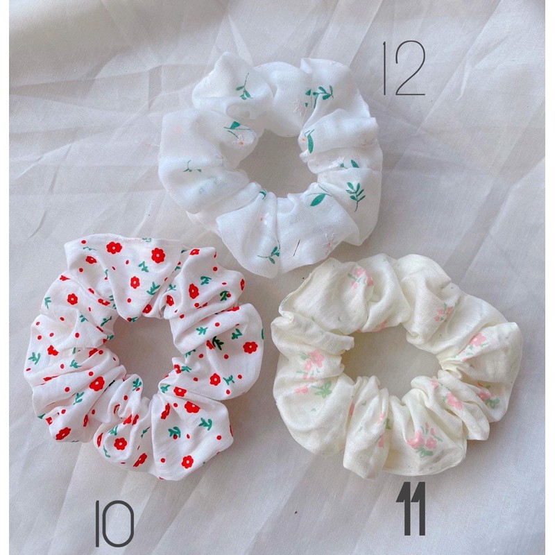 scrunchie cột tóc hoạ tiết hoa dễ thương