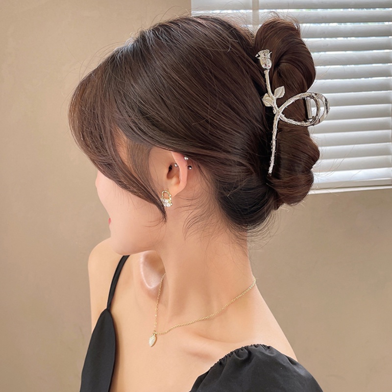 Kẹp Tóc Kim Loại Hình Cá Mập Độc Đáo Cho Nữ