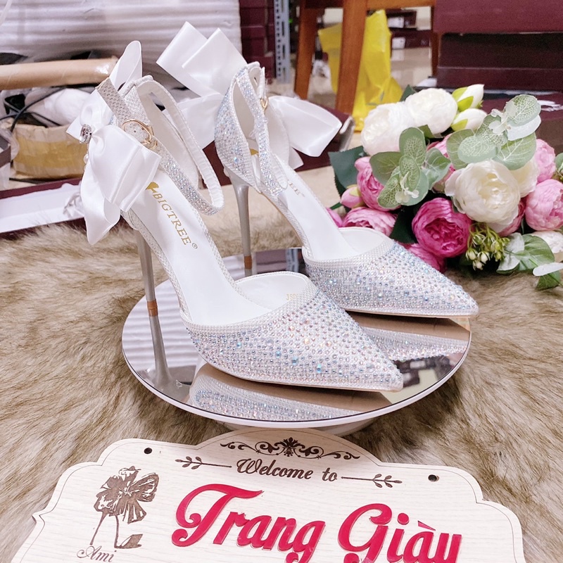 GIÀY CƯỚI CÓ QUAI NƠ NGỌC THẢ ĐÍNH ĐÁ CÓ SẴN