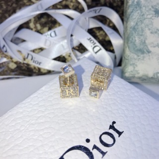 Khuyên tai bông tai dior đá vuông