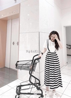 Set yếm thun váy kẻ+áo pull trắng nhaa