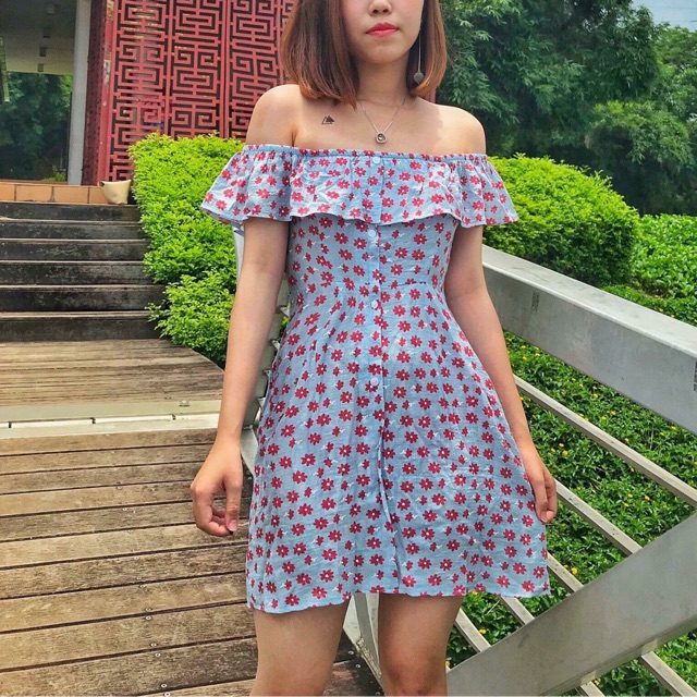 Đầm trễ vai