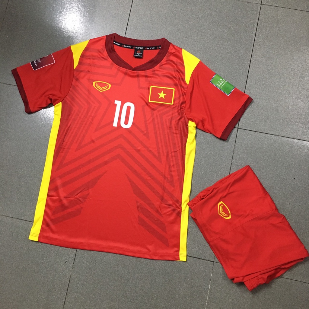 Bộ áo đá banh Công Phượng tuyển VN mới nhất logo WC2022