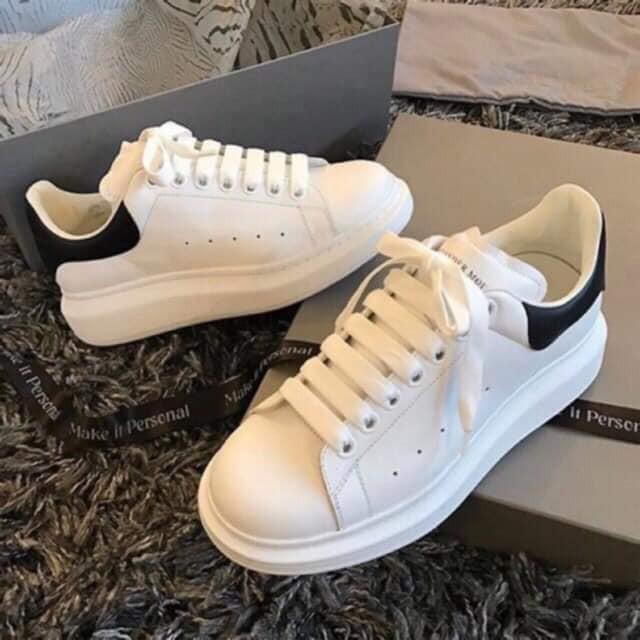 Giày đôi nam nữ