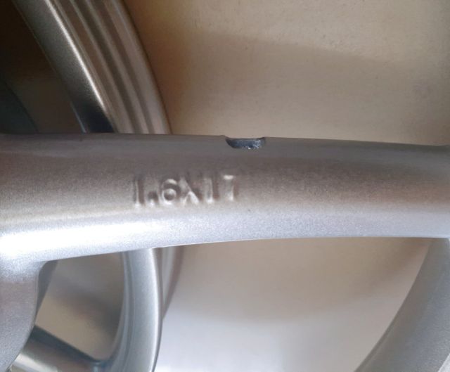 Bánh căm 5 cây kiểu RCB gắn EXCITER đời 2010 và siurut 1 đĩa gắn như zin