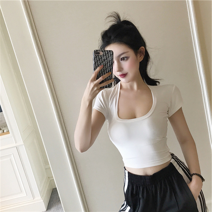 Áo Croptop Cổ Tròn Thiết Kế Đơn Giản