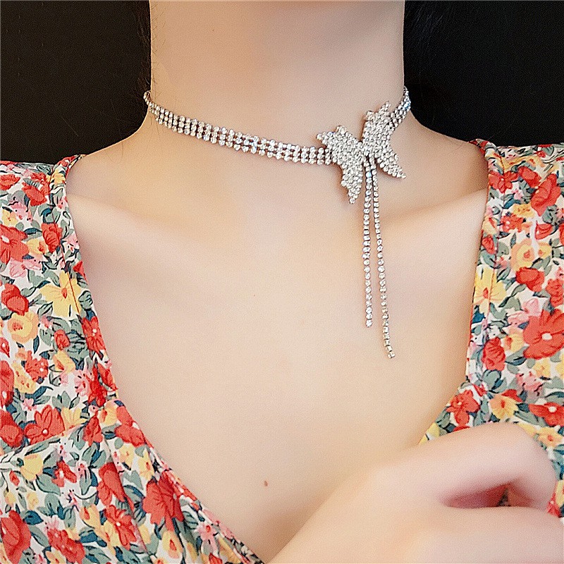 choker bướm đá