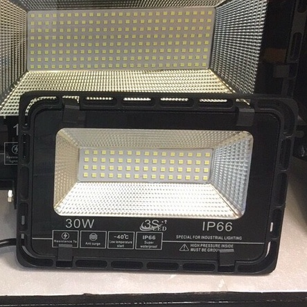 Đèn Pha Led 30w /50w/ 100w /200w Chiếu Sáng Sân Vườn, Đèn Chiếu Sáng Chống Nước IP66