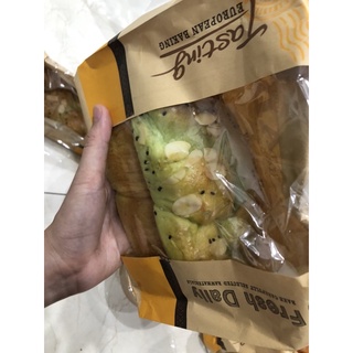 bánh mì bông cúc lá dứa