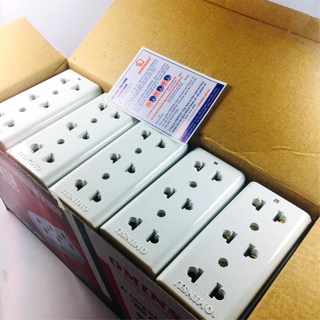 Ổ cắm điện cao cấp thương hiệu OMINSU T8 T9 lõi đồng vàng chịu tải 2000W