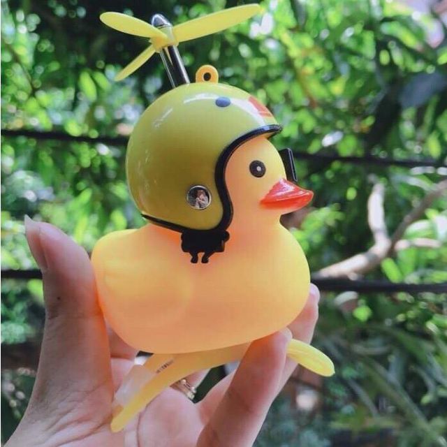 Vịt đội nón gắn xe có đèn, chong chóng,còi