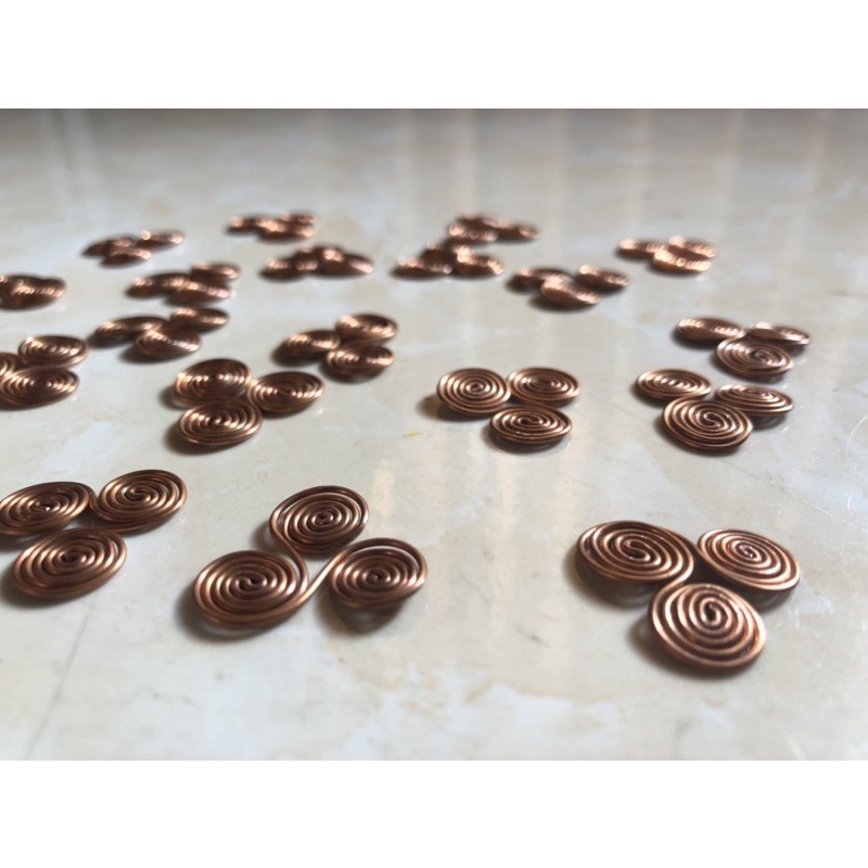 Vòng triskelion  hoá giải bức xạ điện từ EMF điện thoại
